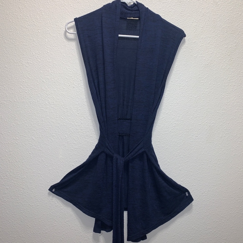 Sleeveless Navy Blue Shall